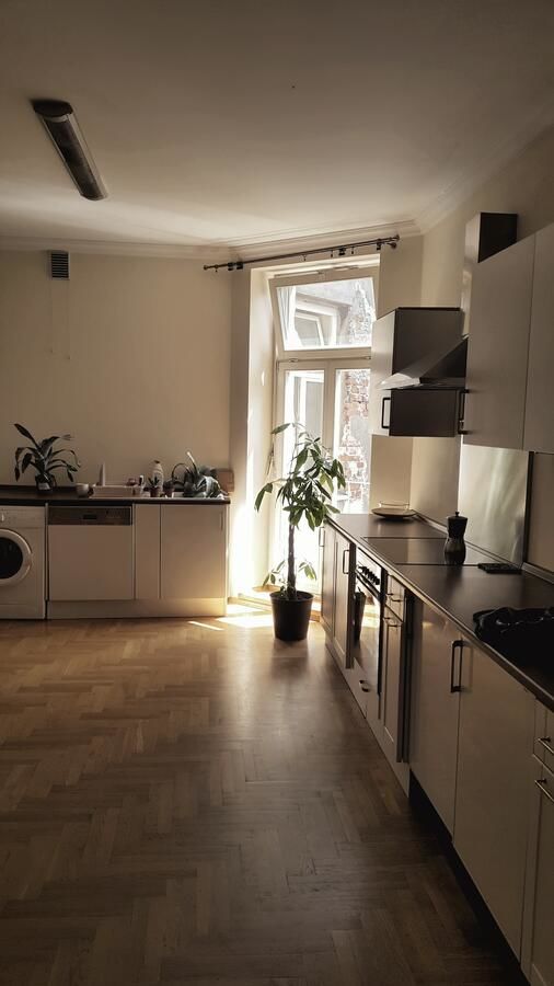 Проживание в семье Cosy room with view of Planty and Mariacki Church Краков-16